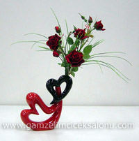 Kalpli Seramikte Gül çiçeği.Özel Günlerinizde en ideal ve hesaplı çiçek siparişi.